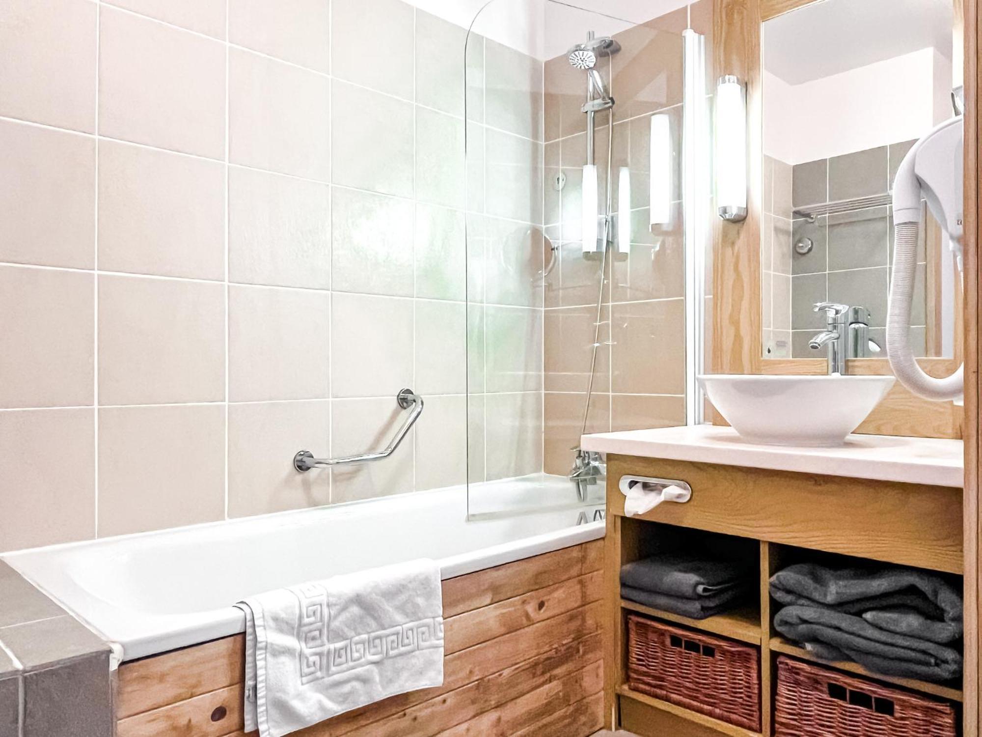 Large One-Bedroom Apartment, Wheelchair Adapted, Les Terrasses D'Eos フレーヌ エクステリア 写真