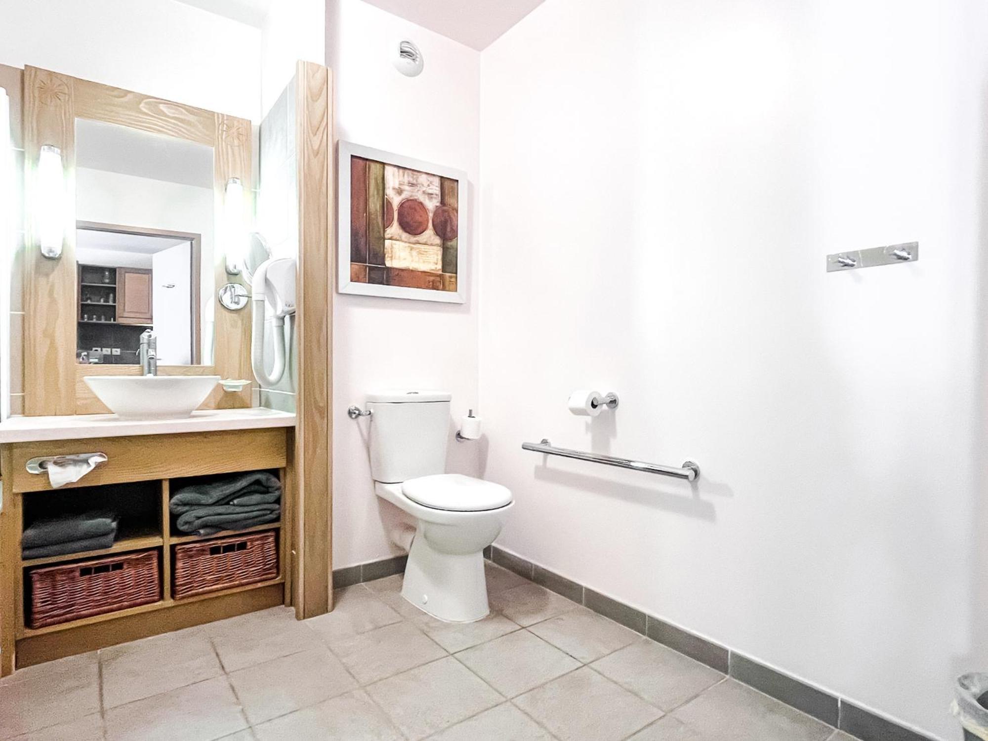 Large One-Bedroom Apartment, Wheelchair Adapted, Les Terrasses D'Eos フレーヌ エクステリア 写真
