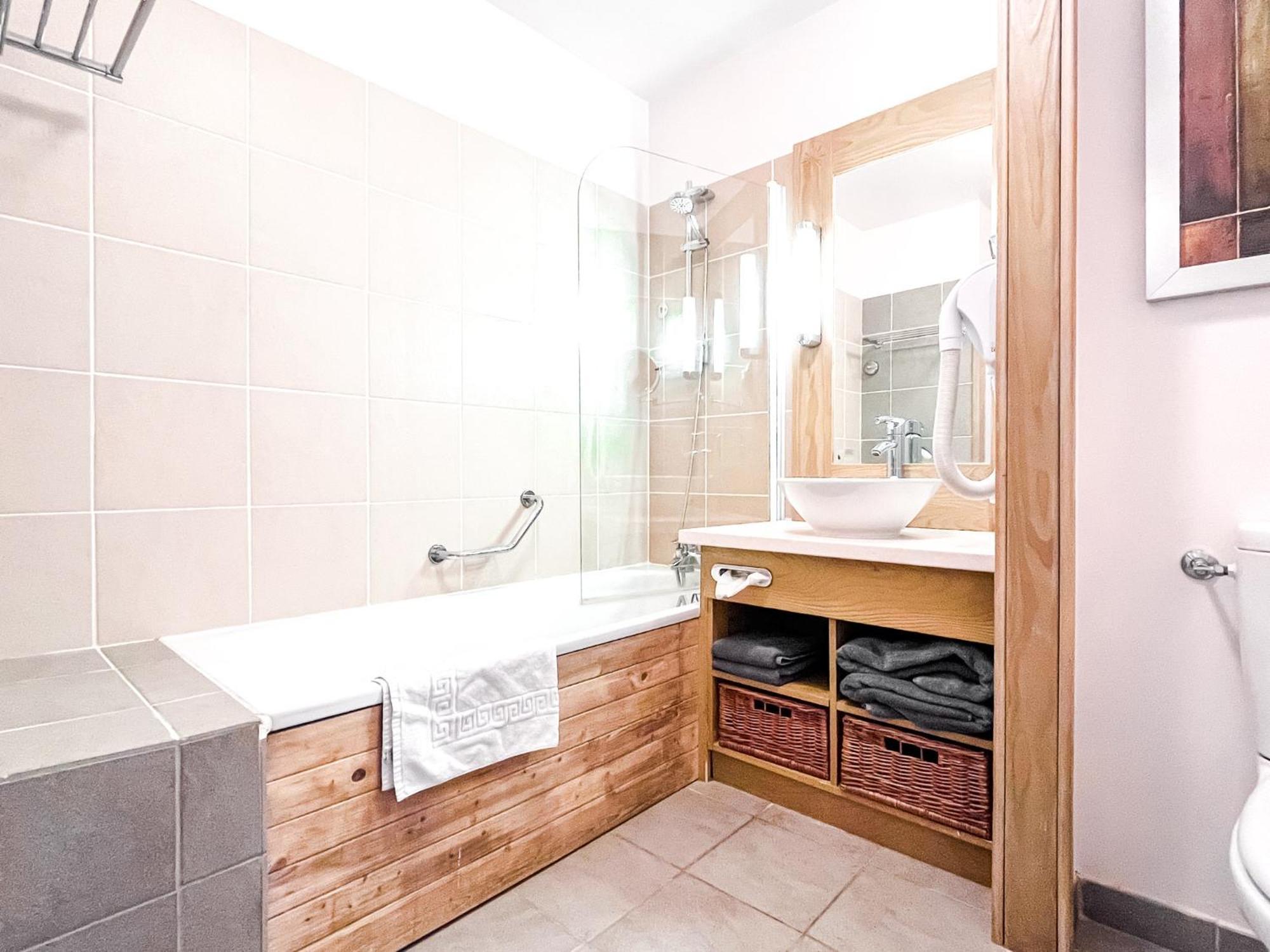 Large One-Bedroom Apartment, Wheelchair Adapted, Les Terrasses D'Eos フレーヌ エクステリア 写真